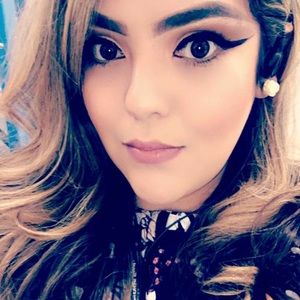 Meet your Posher, Bee